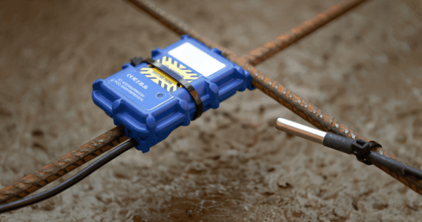 Signal Long Range® Embedded concrete sensor installed on reinforcing steel to monitor concrete temperature and support concrete maturity and strength monitoring.